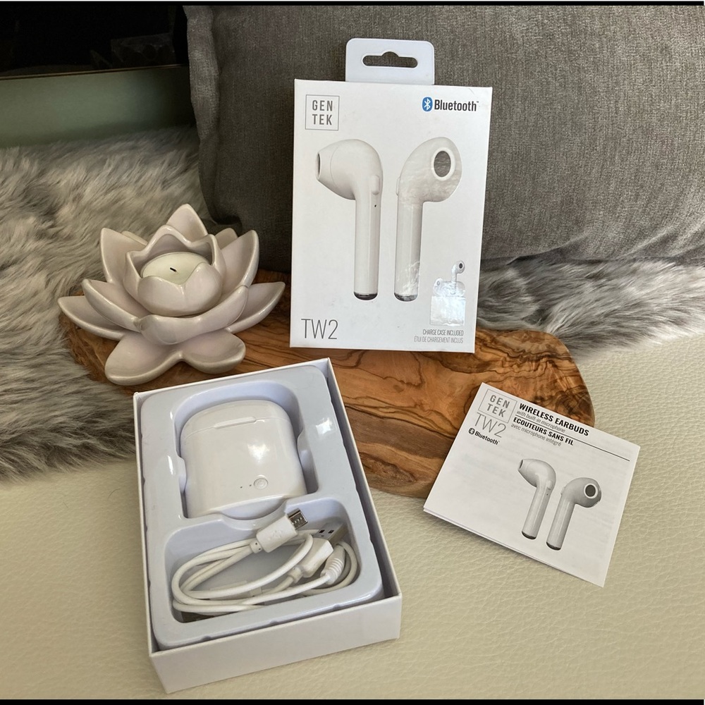 Wireless earbuds